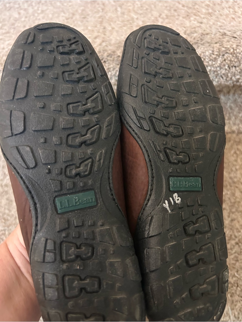 L. L. Bean Leather Moccasin Tassle Driving Loafer.  Boat shoes. Preppy. EUC. SZ6 - Picture 2 of 7